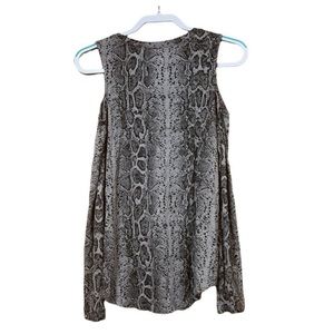 Gray and black snake skin design Maurices long sleeve top size extra small
